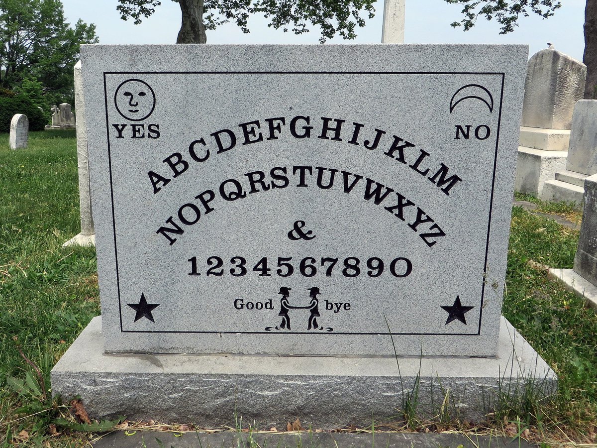 The very fitting headstone of Elijah Bond (1847-1921), who patented the Ouija Board in 1890. He's buried in Baltimore's Green Mount Cemetery.
📸 - SomethingOriginal