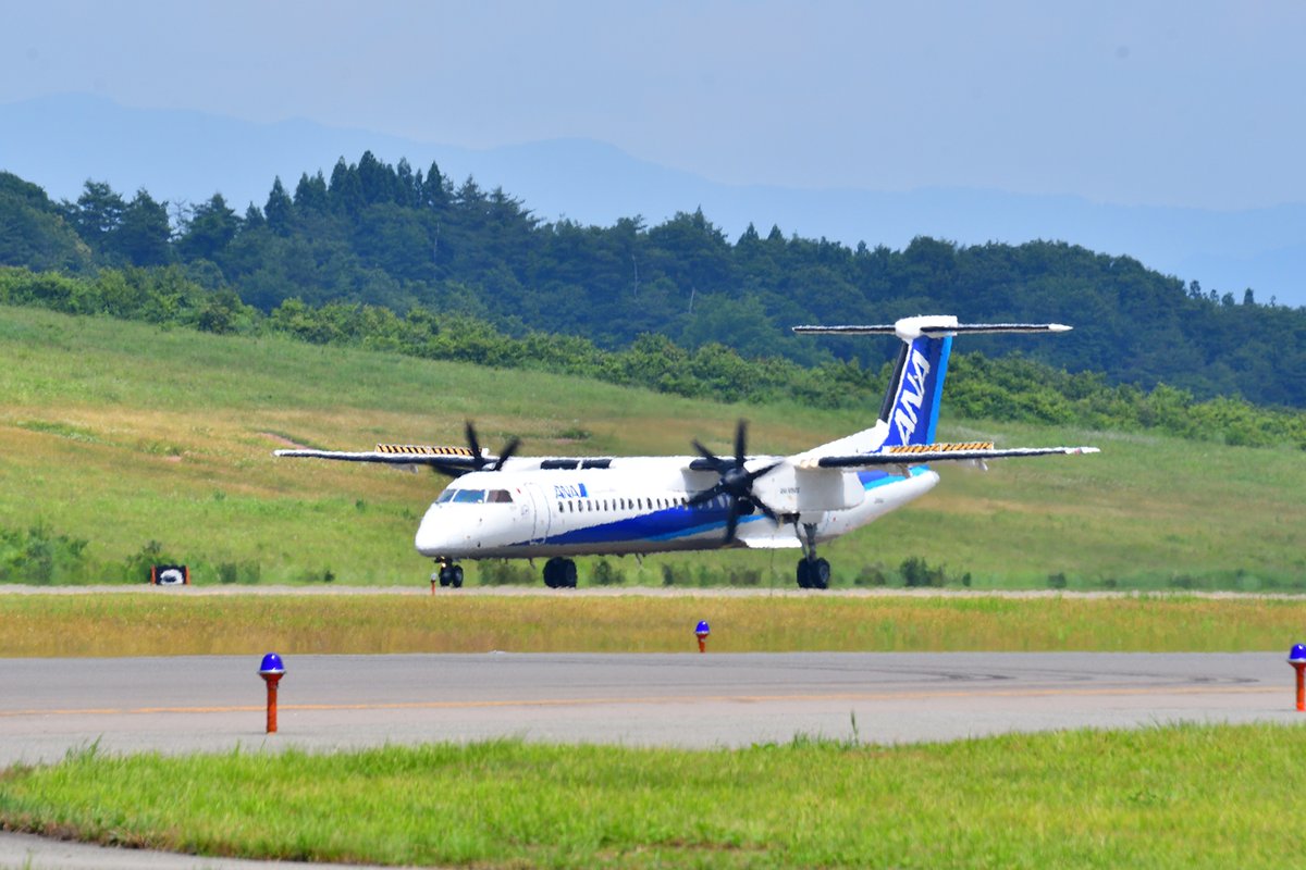 Suprane スープレン 今度は全日空のdh8dが飛来 こちらは伊丹から ボンバルディア機好きなんだよね 全日空 全日本空輸 ソラマニ ヒコーキ 秋田空港 Axt Rjsk