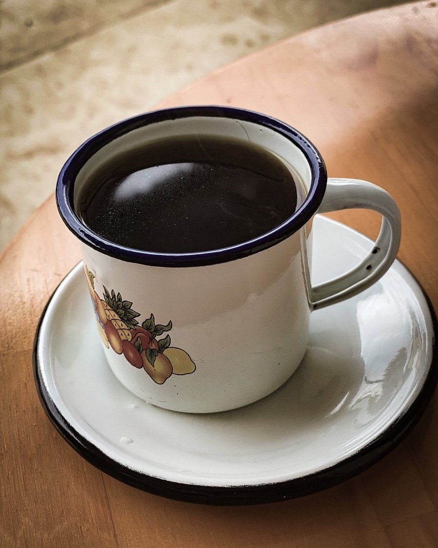 Iniciamos el domingo #27Junio con un café recién colao en taza de peltre. ¿Quiénes utilizan taza de peltre? #Trujillo