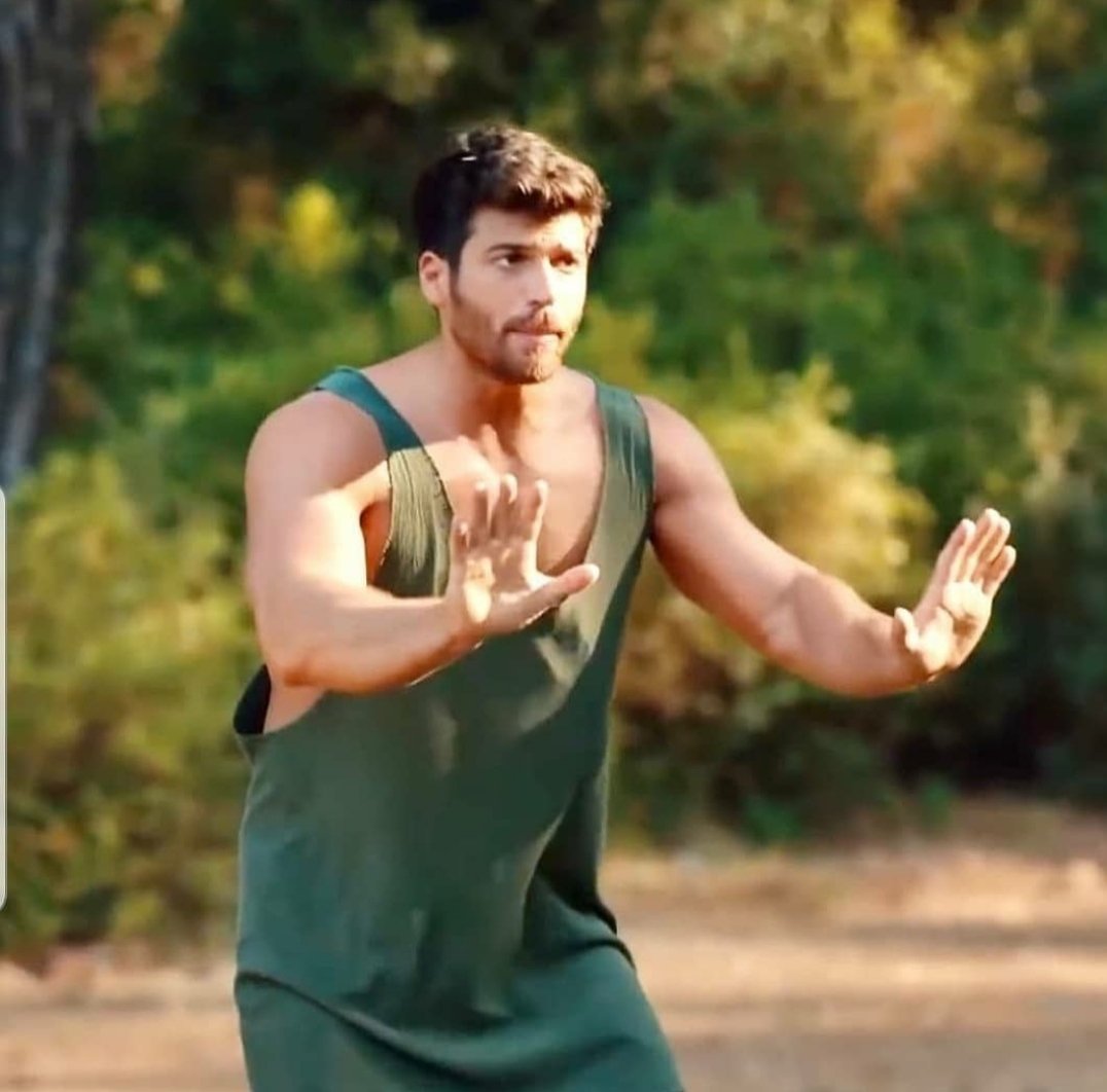 foggylady's tweet photo. #canottiera
#CanYaman 
Indumento considerato trash fino a quando non è arrivato lui. https://t.co/yKLdsGmO8i