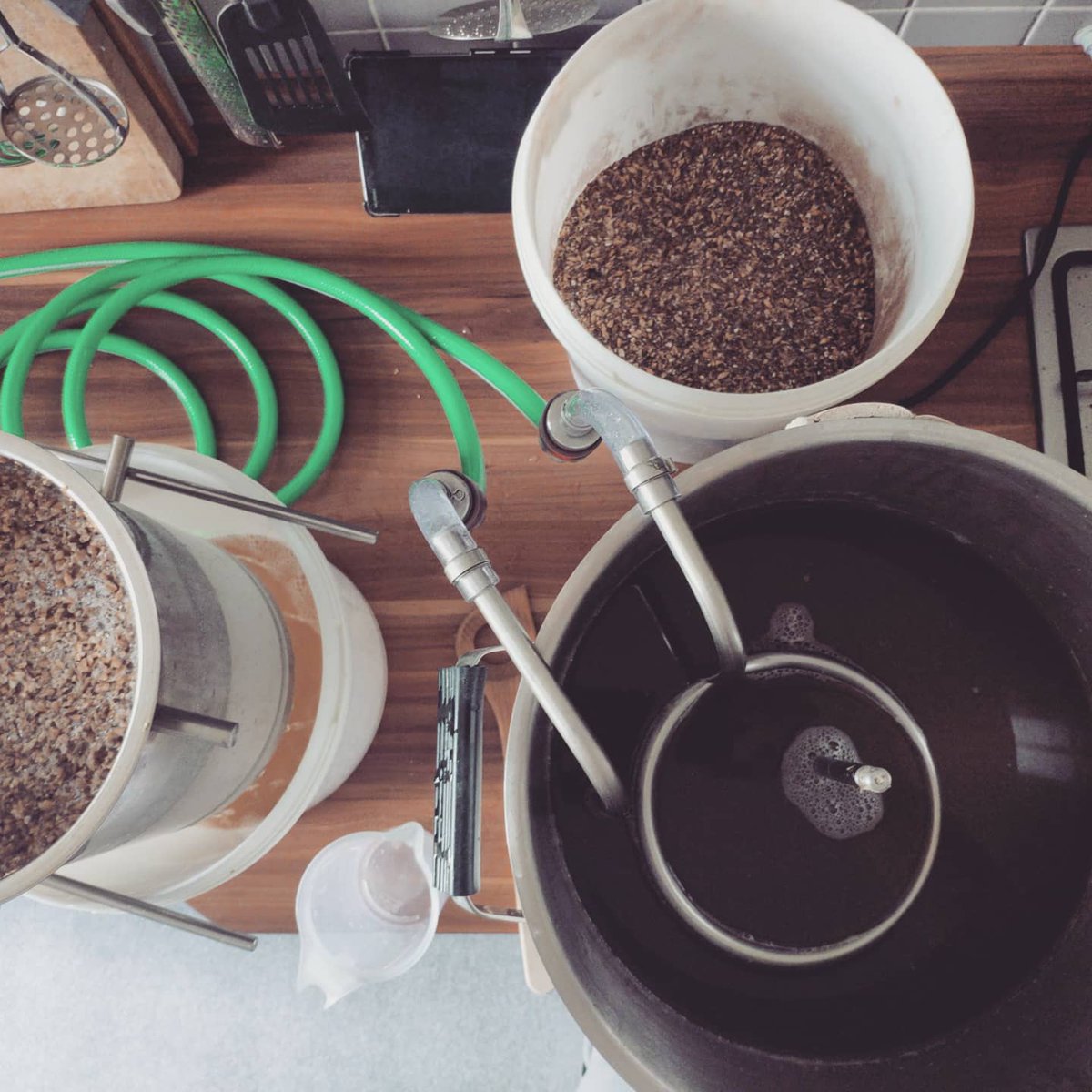 schebraeu's tweet photo. Brewing the next iteration of my #imperialstout recipe. Twice the amount of malt than what I'd normally use for my brews. Degree Plato is off the scale 😅 #homebrewing https://t.co/oqEDPSUpuf