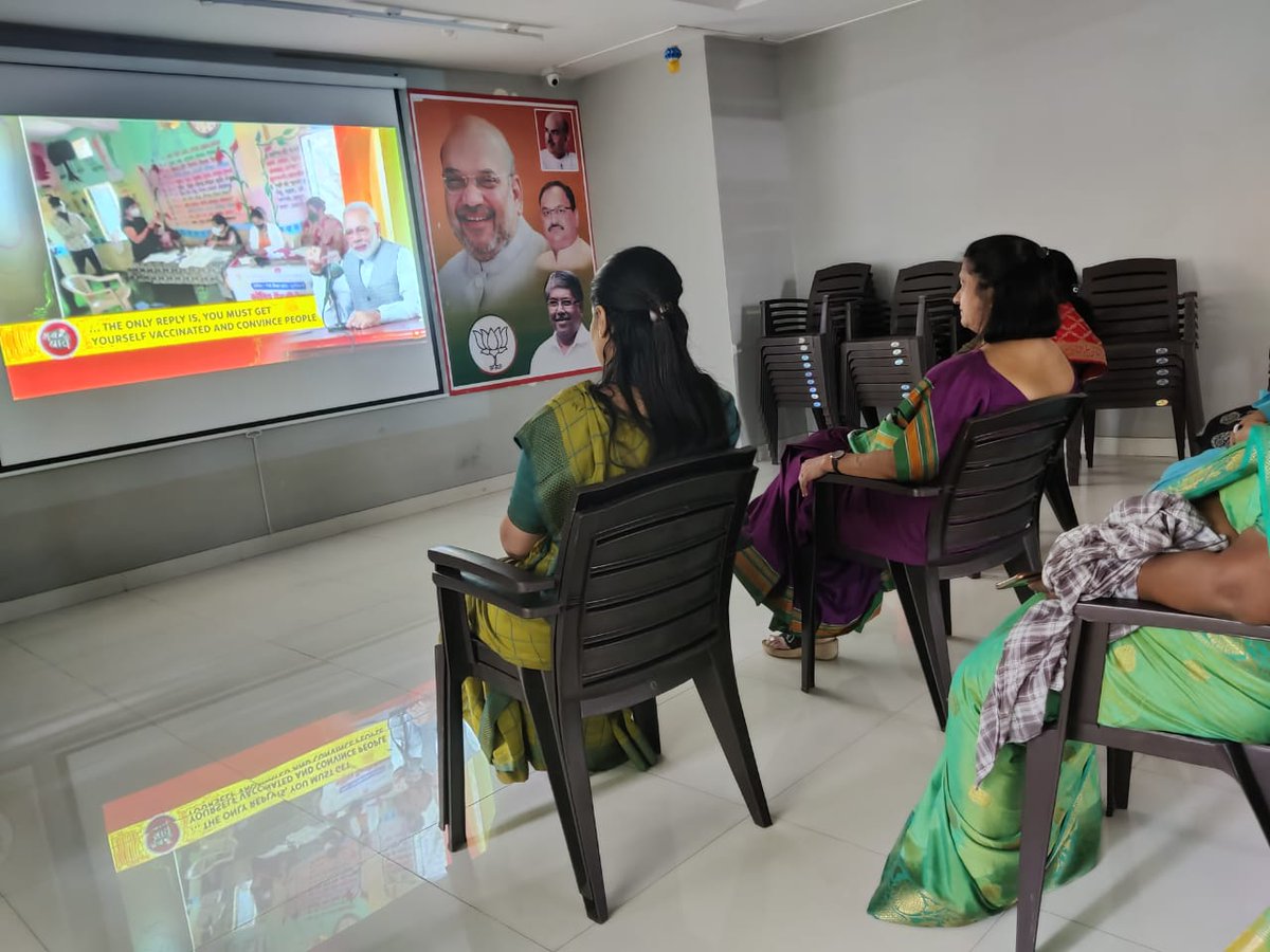 BJPMM4Maha's tweet photo. मा. प्रदेश अध्यक्षा उमाताई खापरे पंत प्रधान मा. नरेंद्रभाई मोदीजींच्या #मन_की_बात  कार्यक्रम मध्ये महिला पदाधिकारी सोबत सहभागी होताना.. https://t.co/3CQdZxhGDe