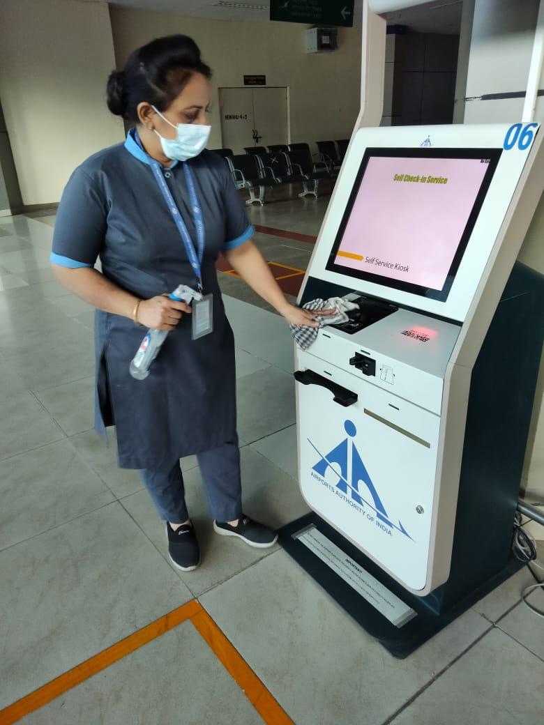 aaiasrairport's tweet photo. At @SGRDJI Airport, our housekeeping team is dedicatedly sanitizing all the prominent touch points on daily basis to ensure safe environment for its patron.
#Sanitization #SocialDistancing #ProperMask #FlySafe #FlyHigh
@MoCA_GoI @AAI_Official @aaiRedNR https://t.co/wcnqrJWPpV