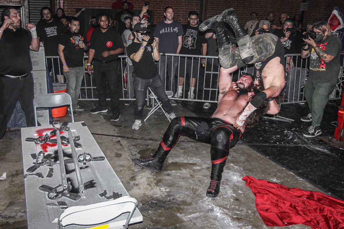 ManUpAlex's tweet photo. Si os gusta el DM, #PowerBlood de @HeavyMetalPro es de obligado visionado. De los shows que más disfruté este año 2021. 

Sólida 'undercard' y tres luchas estelares cada cual mejor que la anterior 👇
https://t.co/mITmjRW2qb

📸 @nickburch721 / #BurchPhotography https://t.co/1x3INTAsJA