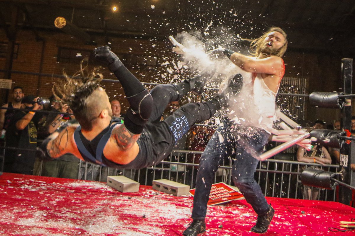 ManUpAlex's tweet photo. Si os gusta el DM, #PowerBlood de @HeavyMetalPro es de obligado visionado. De los shows que más disfruté este año 2021. 

Sólida 'undercard' y tres luchas estelares cada cual mejor que la anterior 👇
https://t.co/mITmjRW2qb

📸 @nickburch721 / #BurchPhotography https://t.co/1x3INTAsJA