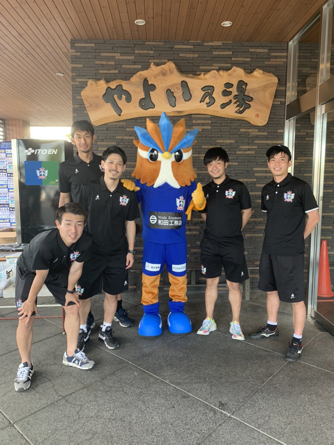 天然温泉 やよい乃湯 選手達とスカッチが来てくれてますー この機会に是非会いに来てくださいませ 天然温泉 やよい乃湯 十勝スカイアース T Co 1wodwexbfk Twitter