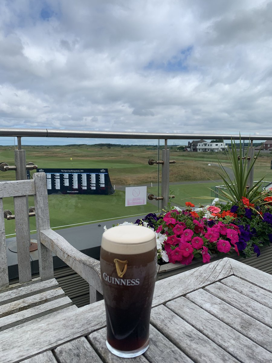 beechie41's tweet image. The road to @TheOpen starts at West Lancashire GC. Few pints to loosen up before go time! #openqualifying 🍺⛳️✅
