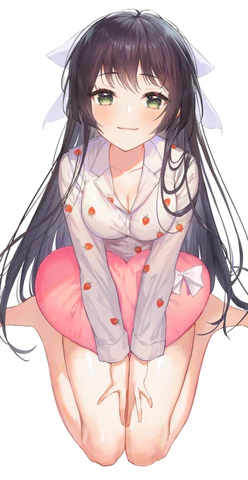 ぺたん座りするパジャマ姿ルナちゃん 