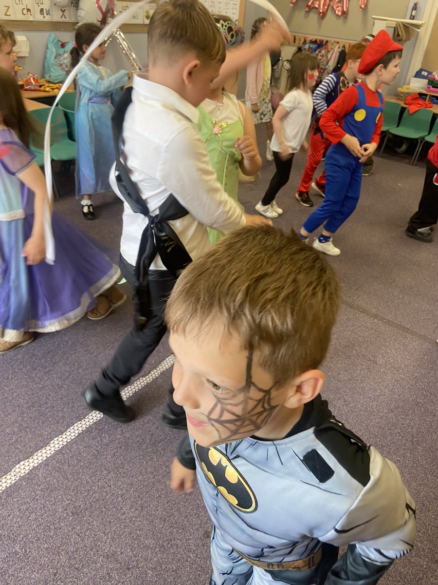 Party games and dancing ✨