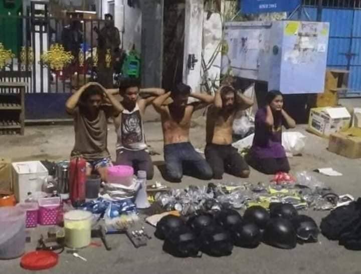 nslwin's tweet photo. MAHA AUNG MYAY, Mandalay:

SAC Terrorists raided Maha Nwe Sin &amp; Aung Pinle Wards on June 26 at 8:30pm. They violently ABDUCTED 5 youths &amp; took photos with weapons. Many people said the weapons were brought by SAC Terrorists.

#June27Coup #WhatsHappeningInMyanmar #MilkTeaAlliance https://t.co/cRXGVLT0ba