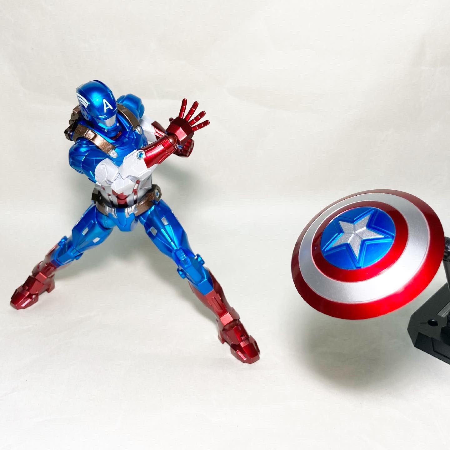 千値練 センチネル Rt Ra302 少し前に届いていた千値練のファイティングアーマー キャプテン アメリカをやっと開封しました なんだかアイアンパトリオットみがあるけどキャプテンアメリカです よく動いて楽しいよ T Co 42hzgbfei3 Twitter