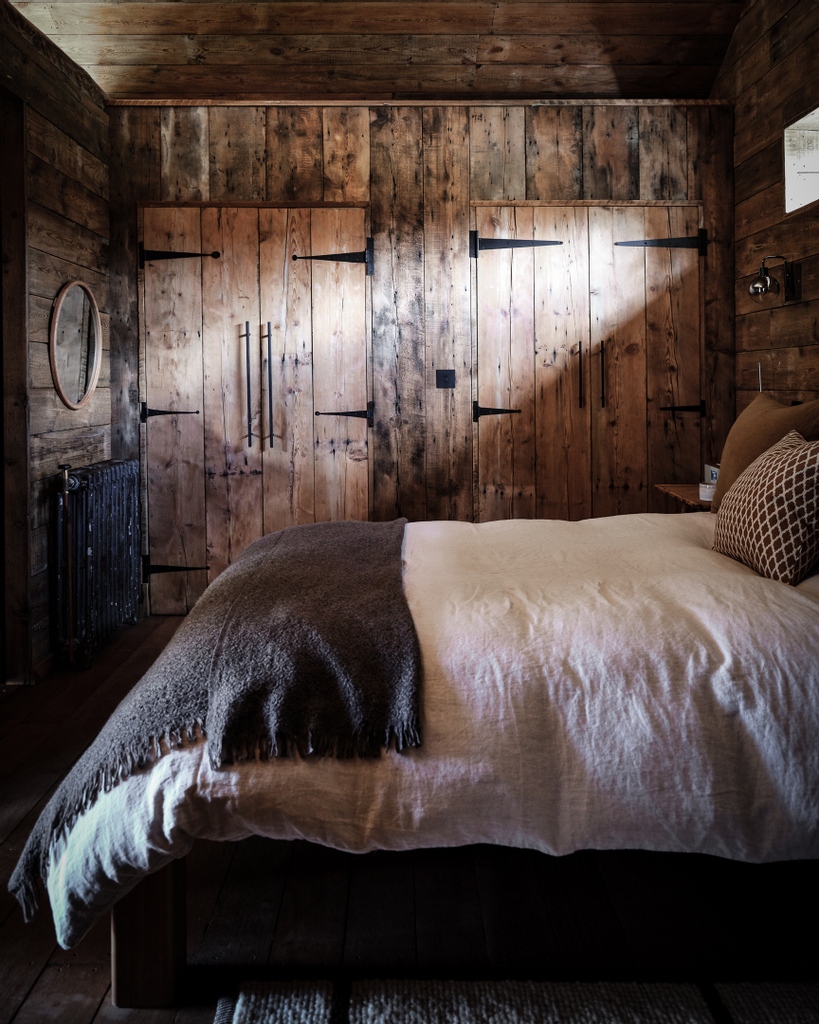 DanDuchars's tweet photo. Sunday lie-ins are the best. What a gorgeous room to wake up in @settlenorfolk.
.
.
Shot for Home for the Soul published by @rylandpetersandsmall.
.
.
#staycation #moderncountrystyle #homeforthesoul #thecontentednest #homeinspo #interiordesign https://t.co/Rvb6EG5wEh