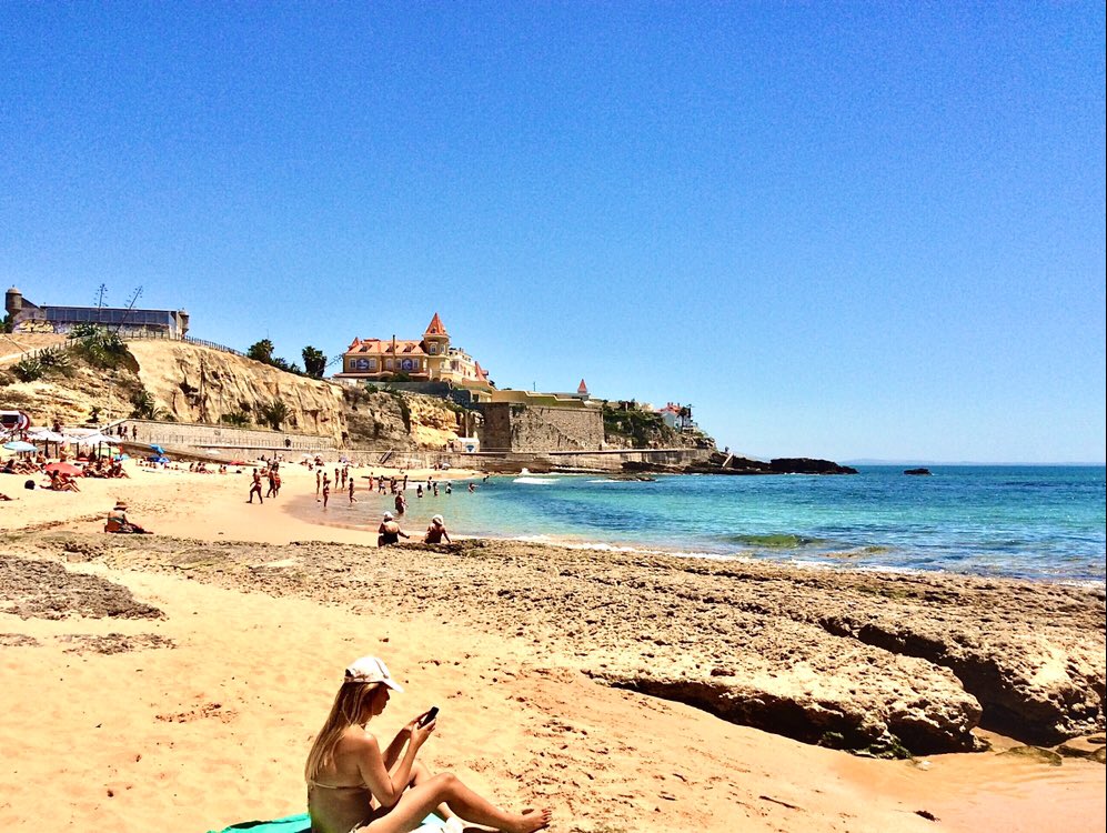 Trying to decide if it’s a beach day or a trip to the local town for lunch. Which would you choose? #portugal #cascais #lisbon #Tomar #SundayThoughts #travel #sundayvibes #winelovers #architecture #beachlife