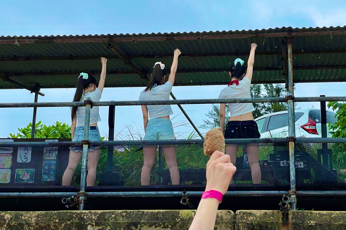 skemasai's tweet photo. #鶯籠セトリ

プライベートビーチ 野外LIVE - 2021「My Way」🌺
トンナハビーチ (#沖縄)
2021.6.27

#LIVE1
1.鶯龍茶(おうろんちゃ)
2.JAM
3. FLY HIGHER AGAIN
4.Legacy
5.遺伝子
6.PAN
7.1995 A.D.
8.EMOTIONAL

#LIVE2
1.キラキラ光る
2.ブレーメン

#鶯籠
#鶯籠沖縄
#EMOTIONAL https://t.co/k0yppxesM4