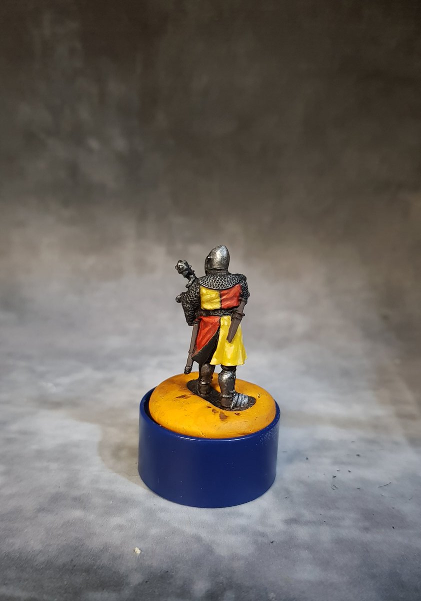 BushyBeardTom's tweet photo. After another fantastically fun paint and chat with @GodsOwnScale and Lazy Pirate Painting, my first few Early HYW minis have begun to take shape. If you have any colours you'd like to see me use in future models, let me know! #hobbyhealthcheck #HobbyForAll #BattleOfSalisbury https://t.co/e8hgGUM4ta
