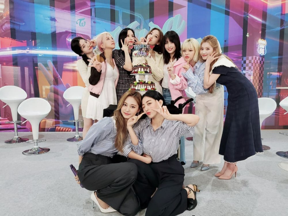 kkyouiru's tweet photo. @JYPETWICE Congrats OT9 FOREVER <33
#AlcoholFree3rdWin #WeLoveYouJeongyeon #TZUYU #NAYEON #JEONGYEON #JIHYO #sana #DAHYUN #CHAEYOUNG #MOMO #minari https://t.co/b3llLxJ49V