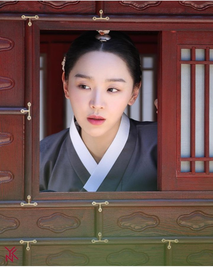 Kim jung-hyun королева чорин. Королева чорин 2020. Королева чорин дорама поцелуй. Королева чорин 2020. Королева чорин субтитры.