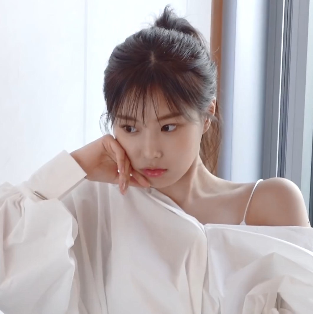 kang hyewon pics tweet media