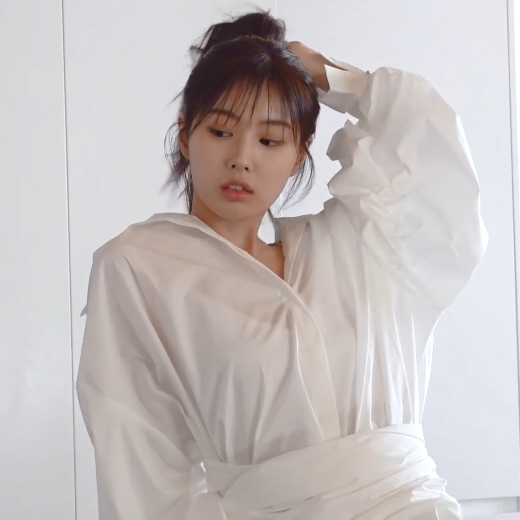 kang hyewon pics tweet media