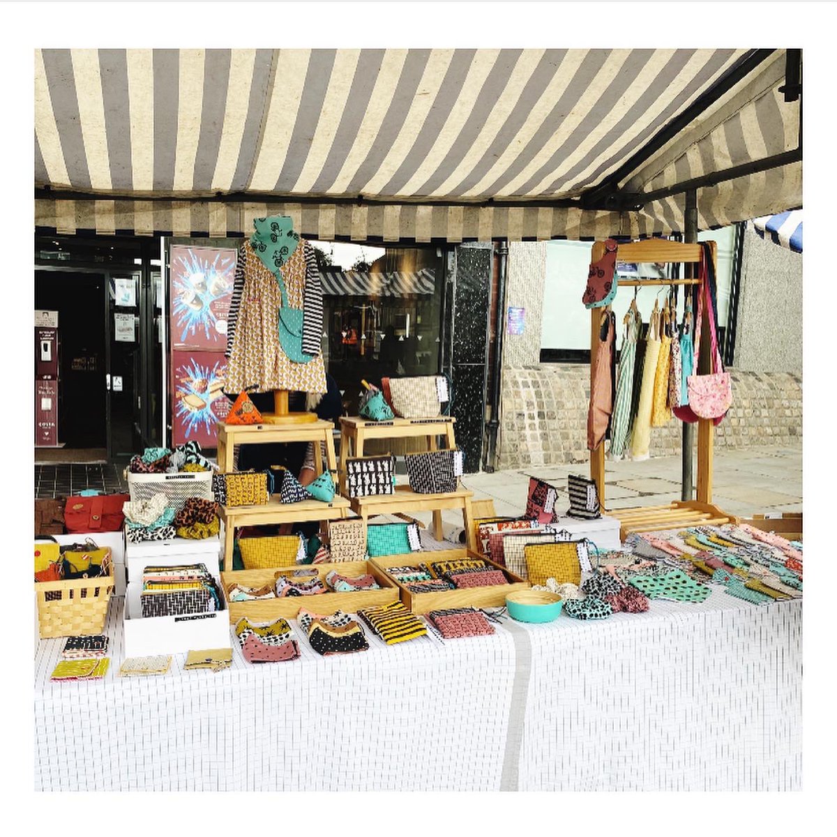posner_nome's tweet photo. All set for a fabulous day at @treaclemarket Macclesfield. Here until 3.30pm #posnerandposner #treaclemarket #clothesandaccessories #handprintedtextiles #handcraftedtextiles #printmaker #macclesfield #shopindie #indiemakers #textiledesign #marketlife #etsy #childrenswear https://t.co/i20RXYffIW