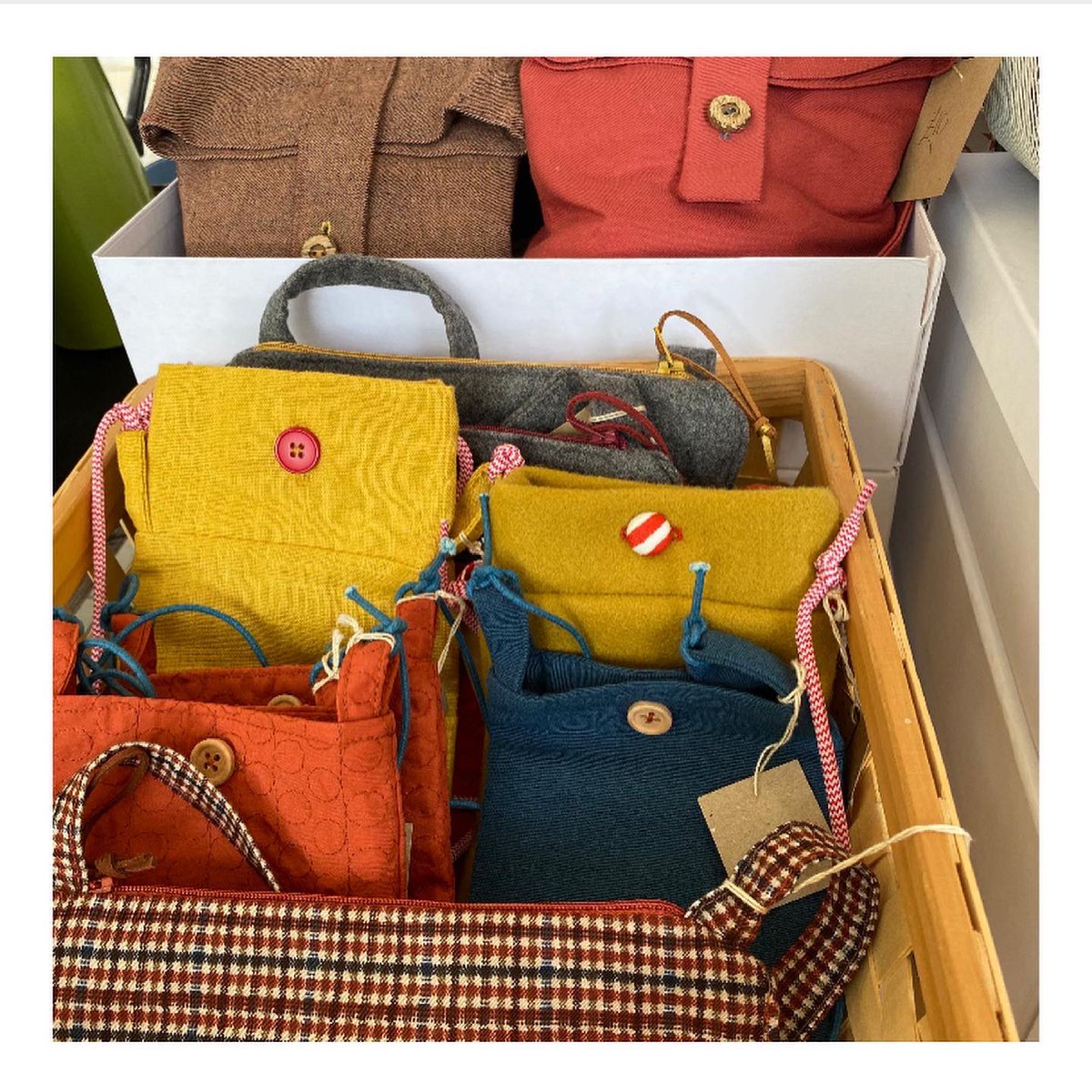 posner_nome's tweet photo. All set for a fabulous day at @treaclemarket Macclesfield. Here until 3.30pm #posnerandposner #treaclemarket #clothesandaccessories #handprintedtextiles #handcraftedtextiles #printmaker #macclesfield #shopindie #indiemakers #textiledesign #marketlife #etsy #childrenswear https://t.co/i20RXYffIW