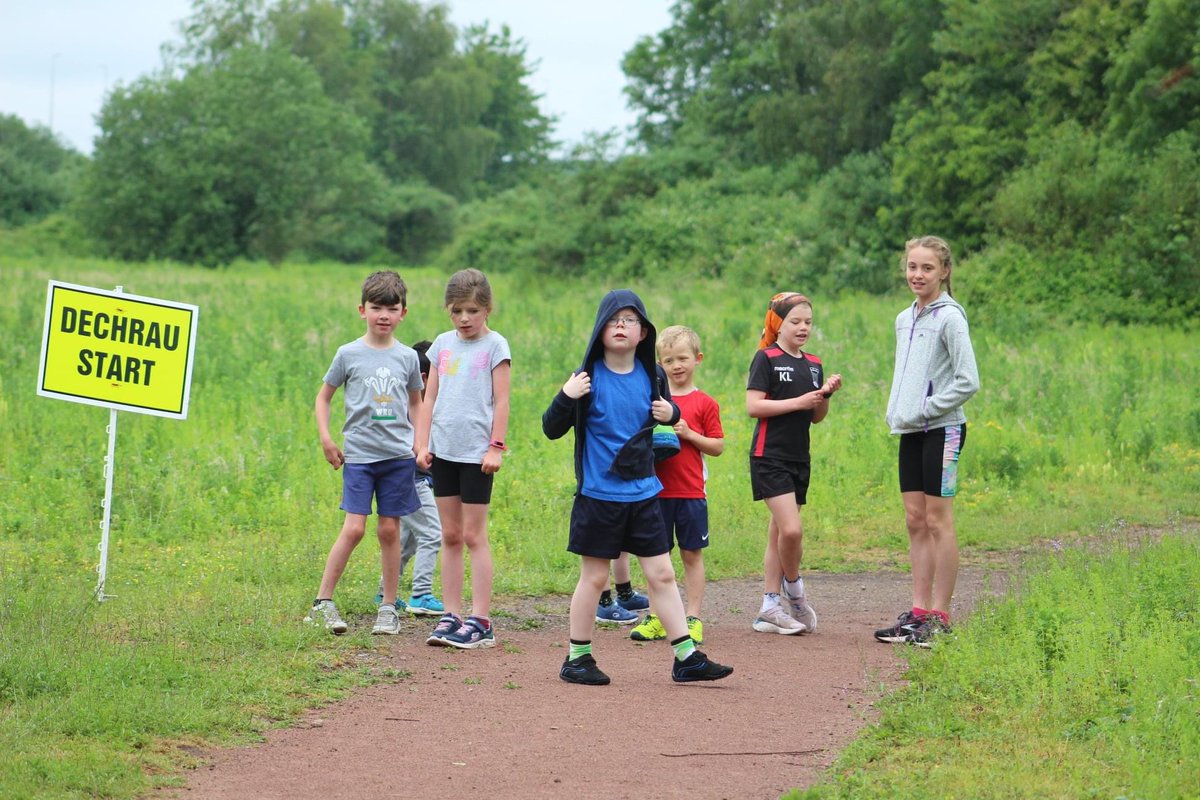 Jenxharding's tweet photo. @parkrunUK Marshalling at @Rogietparkrun juniors this week! Photographer last week for Father’s Day which was lovely! https://t.co/T7UD7MHrOF