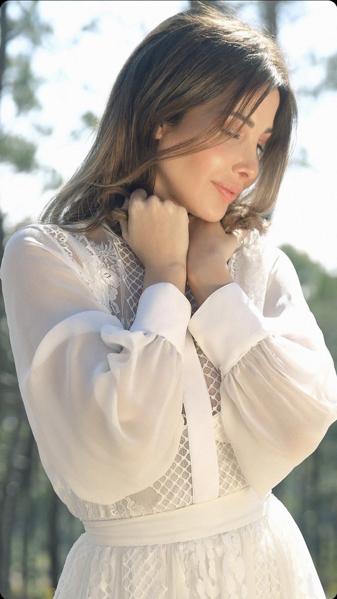 نانسي في تحديث جديد تُعلن فيه بأنها ملكة اللون الأبيض 🤍☀️