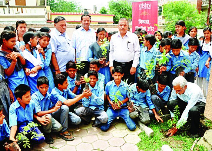 Neevika_'s tweet photo. जहां हरियाली, वहां खुशहाली
#EveryYear_EveryHouse_EveryHand_OnePlantPlanted
#हर_साल_हर_घर_हर_हाथ_लगे_एक_पौधा
#PlantingPlant #Environment https://t.co/a62cSZnrqh