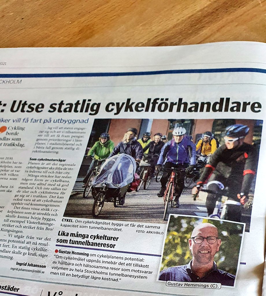 Stina_Soder's tweet photo. Hejar på @GustavHemming som fortsätter trampa framåt för bättre cykling i Stockholm. Vilken potential vi har! Så många som vill cykla. #cykling https://t.co/LTYfGZf3tN