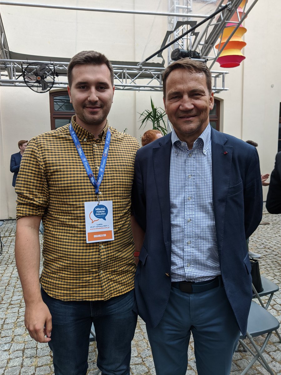 dmaciekd's tweet image. Na #mlodziforum
Interesujące panele, spotkania z politykami a przede wszystkim spotkania z @MlodziDemokraci!
Świetna inicjatywa, oby jak najwięcej takich okazji do rozmów ☺️