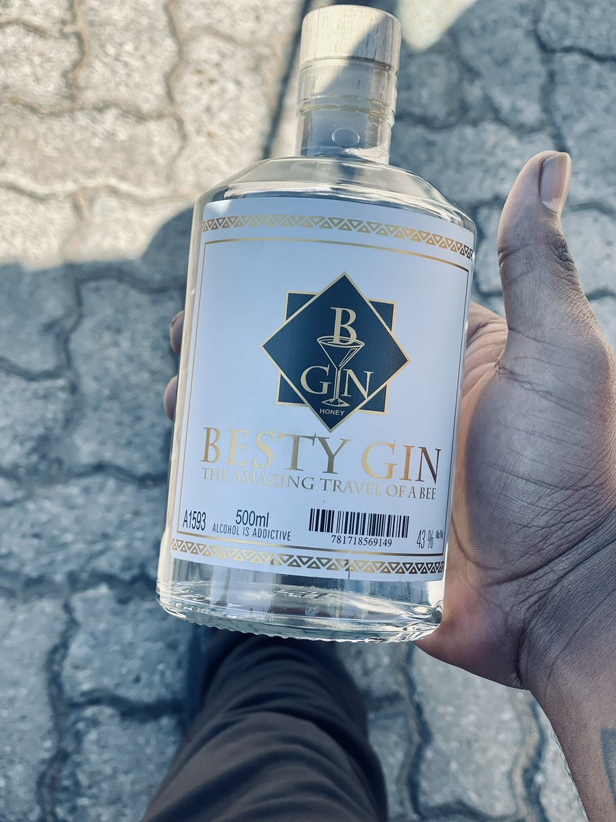 DeeNkomo_'s tweet photo. Keeping it local. #BestyGin https://t.co/x2shKv9dZu