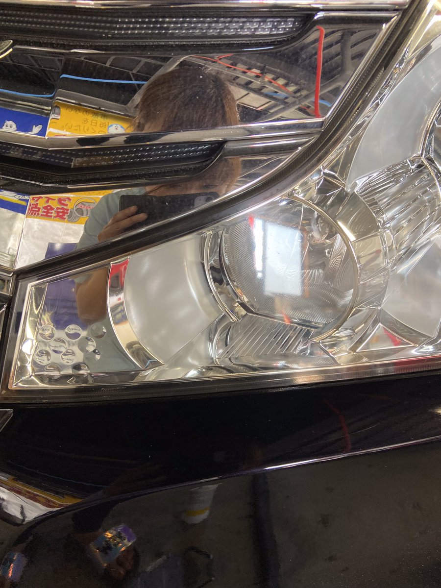 タイヤチェンジャー こんにちはタイヤチェンジャーです ライトが曇ると光量も悪くなるし見た目も古く見えますね キレイにしたい方は是非お越しください タイヤ交換 福岡県 福津市 宗像市 宮若市 中古車販売 板金塗装 カスタム タイヤ