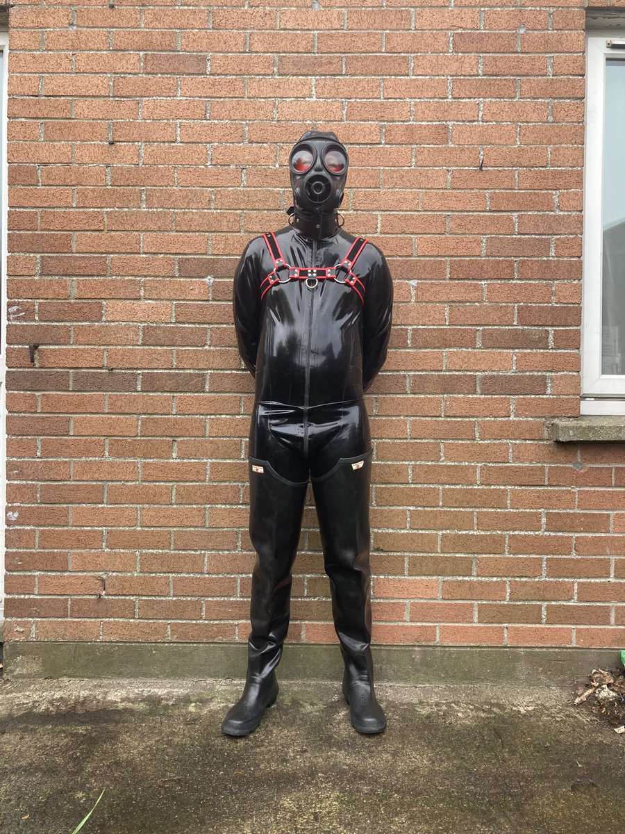 LatexBoy15's tweet photo. Rubber gimp ready #latex #bdsm #bondage #gasmask https://t.co/XmxAl1ichd