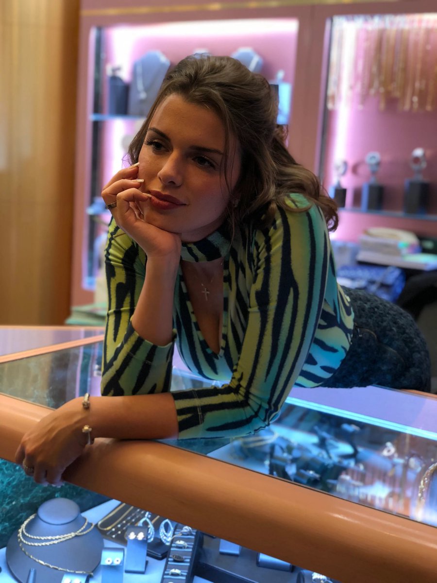 vinniebug's tweet image. I want what they had