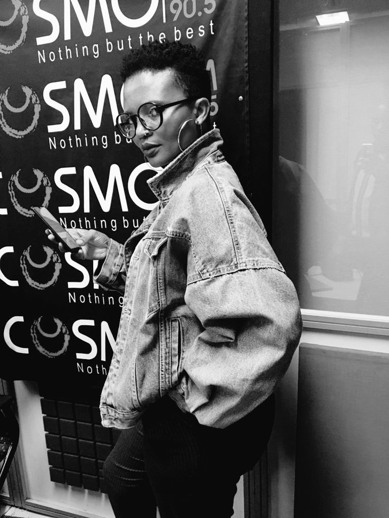 NokNaas's tweet photo. "I fell in love with radio once I started working there, and I am still madly in love with it.#empressIpsy
#Madam-Wa-Radio
#EmpressOfTheAirwaves
#CosmicDrive
#cosmofm https://t.co/BXSVQO1Vg6