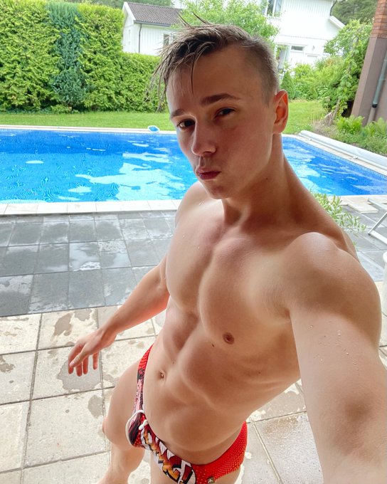 1 pic. More summer vibes??? https://t.co/BL4iwgyxjE