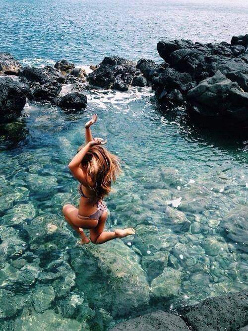 Abrazar fuerte al verano Antes que se lo lleven las olas Felices vacaciones amig@s Disfrutad mucho ☀💙 Besos y abrazos 😘😘