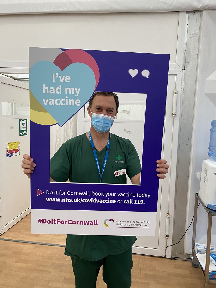 @PharmacistIT modelling our selfie frame at Stithians during our first drop in clinic! #doitforcornwall #CovidVaccine @AnolaDaniell1 @RCHTWeCare