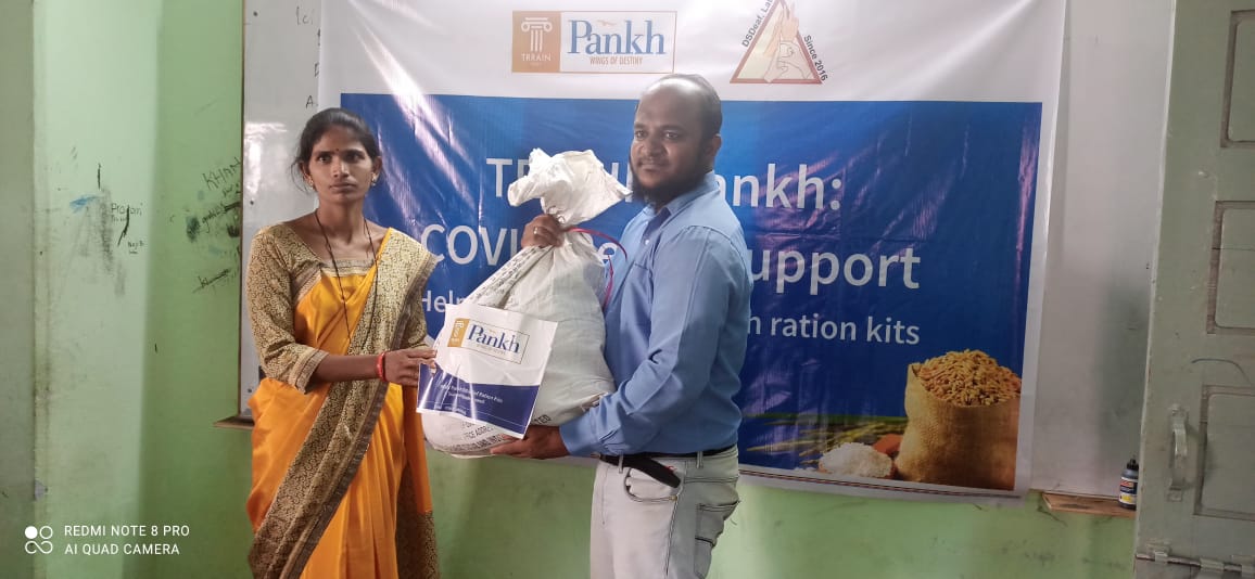 TRRAINindia's tweet photo. TRRAIN visited the city of Latur to conduct a distribution drive. 

Ration kits were given to persons with disabilities who suffered during COVID-19. 

#TRRAIN #Pankh #PersonsWithDisabilities #RationKitDistribution #RationKit #CovidRelief #Covid19 #CoronaVirus #Latur https://t.co/ILQCmA1Fw5