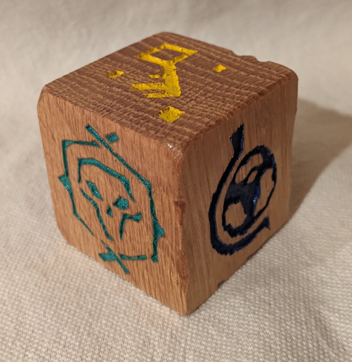 minimemarclee's tweet photo. So here is my latest creation. 
A #SeaOfThieves inspired Decision Dice. 
Me and my crew @DADSPirates sometimes question what we should do as we have done so much. So we can now leave it up to fate.  #BeMorePirate https://t.co/629HVrz1mo