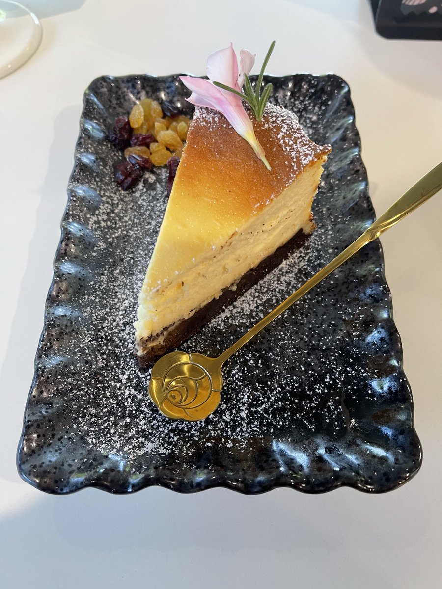 krit_onewayguy's tweet photo. กินด้วยกันมะครับ #บ้านสวนผักยิ้ม. #คาแฟ่อ่างทอง #yimcup https://t.co/lVqcD1Aghm