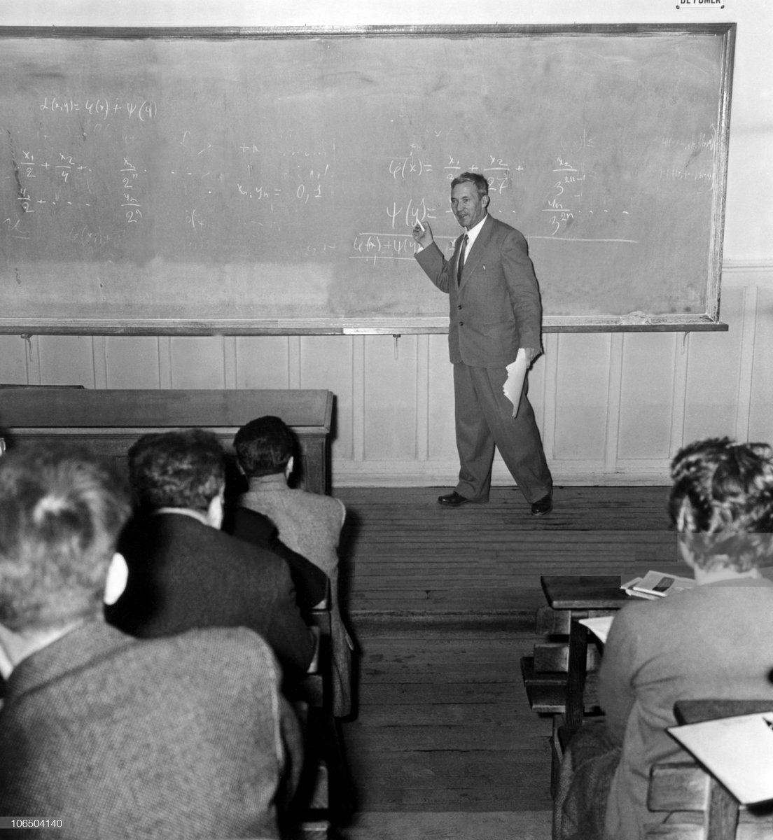 Olivier Rioul (@olivierrioul) on Twitter photo <a href="/GavageSylvie/">Sylvie Benzoni-Gavage</a> J'ai simplement cherché sur internet.... Voici une autre photo, le 10 mars 1958 à l'IHP. <a href="/GavageSylvie/">Sylvie Benzoni-Gavage</a> J'ai simplement cherché sur internet.... Voici une autre photo, le 10 mars 1958 à l'IHP.