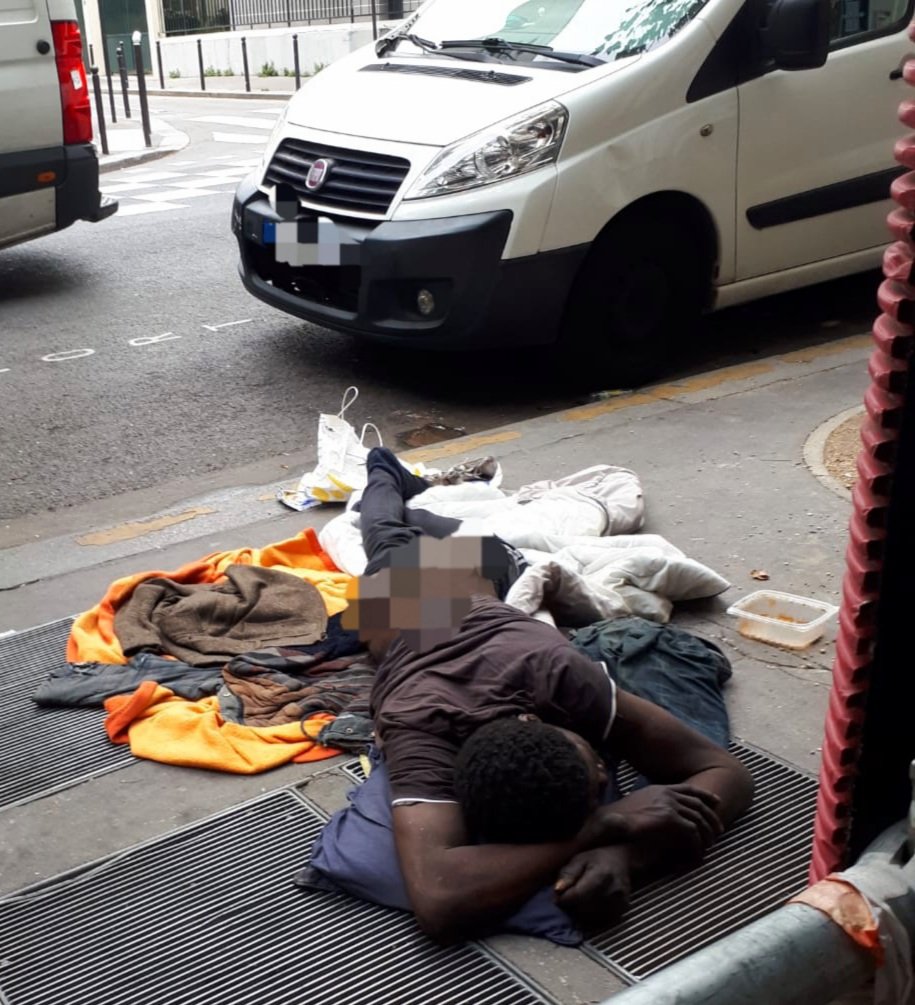 Sneige_Nana's tweet photo. 27 juin avant midi πsur le #trottoirsaparis #trotoirre #rueCrimΓ©e #19Γ¨me #sdf #StopCrack #NonCrack https://t.co/AQ2hDQEaoQ