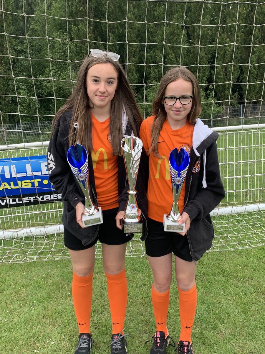Staceycastle5's tweet photo. U13s League winners @RBWGFC @HeadofPELutt @LuttHigh 🎉⚽️👏 https://t.co/V0QUl1q3CS