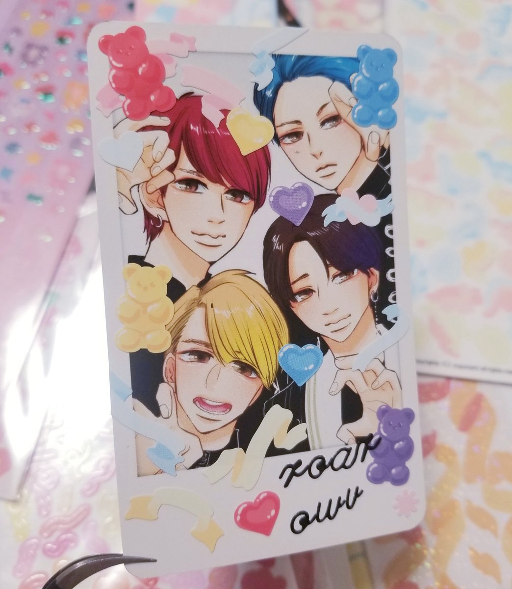 sz_0411_hk's tweet photo. 少し前ですが、OWV1周年記念広告（@QWV_ad）リワードでトレカを描かせていただきました❤💜💛💙デコ出来るように余白多めに作ったので是非デコってください💖（トレカ（データでないもの）は掲載👌だそうです〜） https://t.co/uevKwys5oB