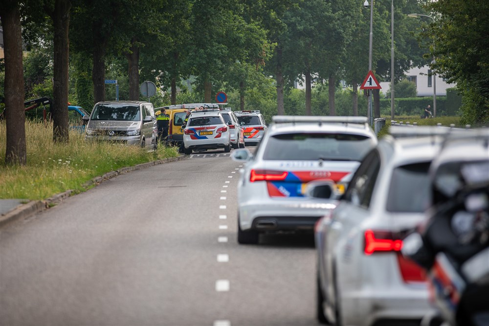 Politie rukt uit na onrust bij woonwagenkamp aan de Lariksberg..