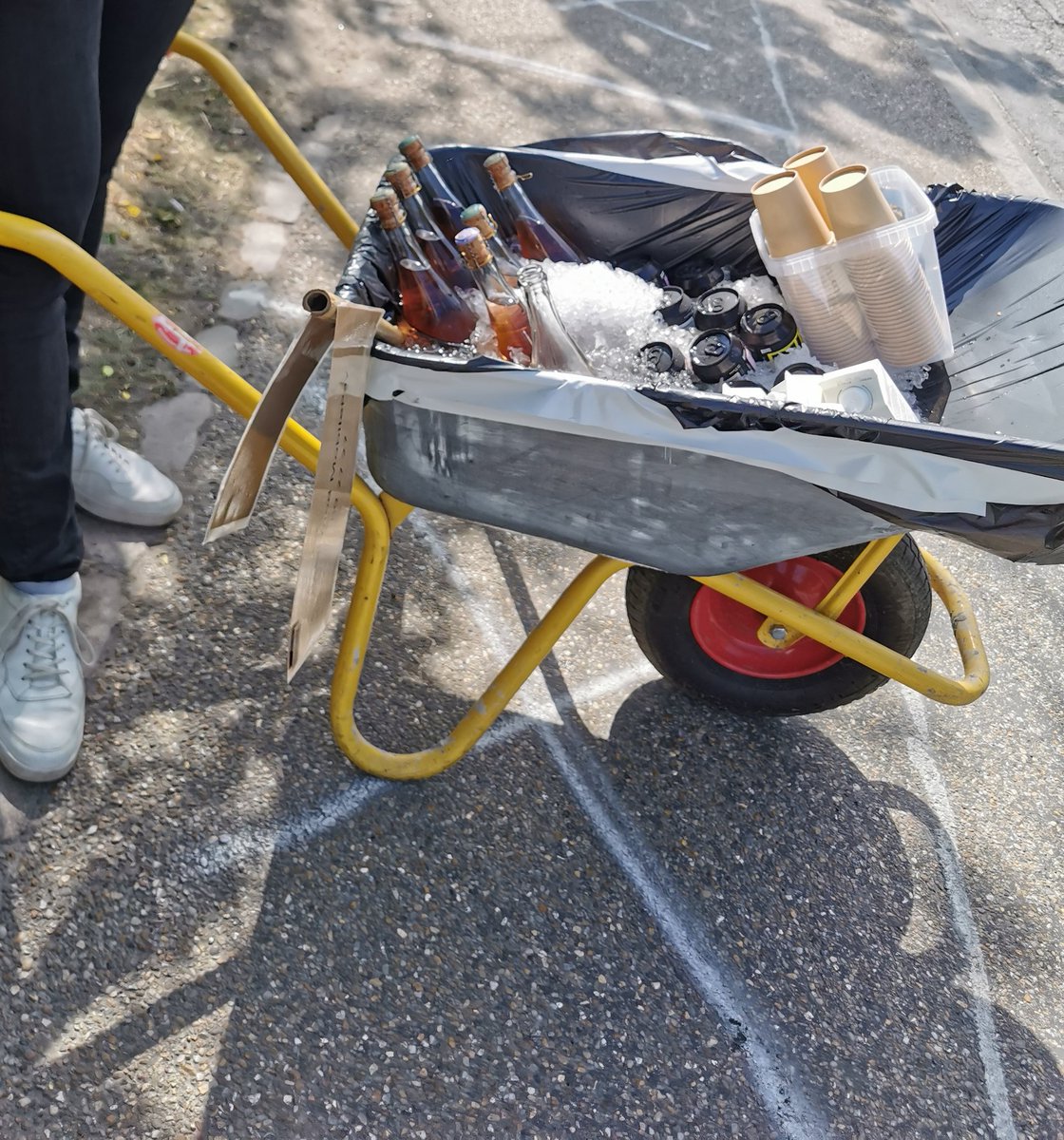 have the most chill Sunday ever everyone!
first friends gathering post lockdown, off to celebrate life and put our wheelbarrow to good use 🥂 lol