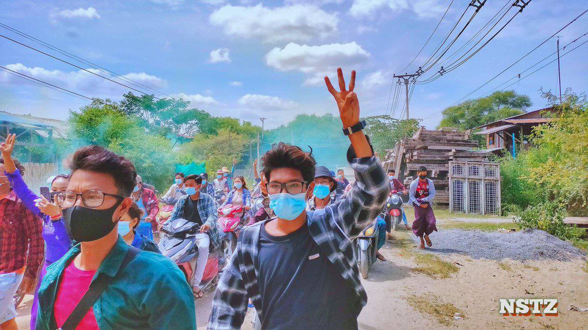 Neon1713's tweet photo. The Chan Mya Tharsi Strike against the Military Rule is still going on in Mandalay. #RecognizeNUG  #June27Coup #WhatsHappeningInMyanmar https://t.co/KERqW6n0bB