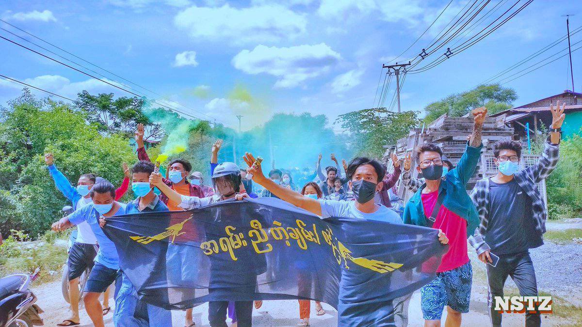 Neon1713's tweet photo. The Chan Mya Tharsi Strike against the Military Rule is still going on in Mandalay. #RecognizeNUG  #June27Coup #WhatsHappeningInMyanmar https://t.co/KERqW6n0bB