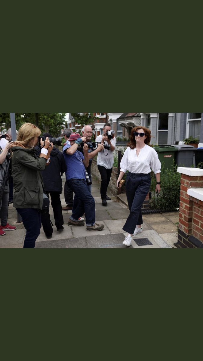 sir_frankuk's tweet photo. No matter what you think of Matt Hancock, this is wrong. Leave his family alone FFS #ScumMedia https://t.co/n8K9wdJFyD